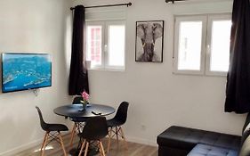 Apartamento blanco y negro en el centro